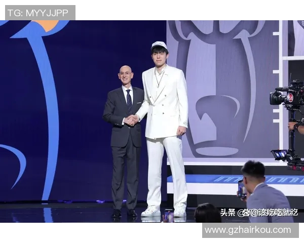 NBA季中锦标赛展现联盟竞争新格局与球星表现全景解读 NBA季中锦标赛展现联盟竞争新格局与球星表现全景解读