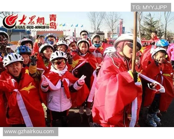 中国健儿身披国旗奔赴奥运赛场齐声高唱国歌点燃全民激情